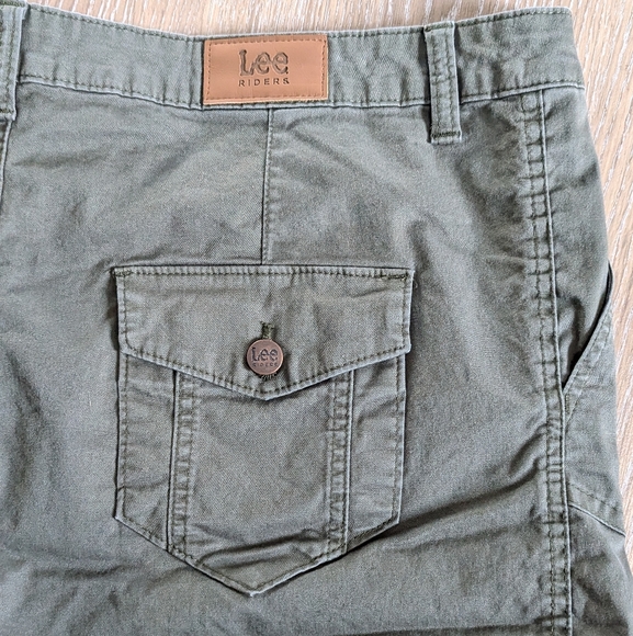 Lee Riders Women's 16 Flat Front Olive Green Shorts - Picture 6 of 7